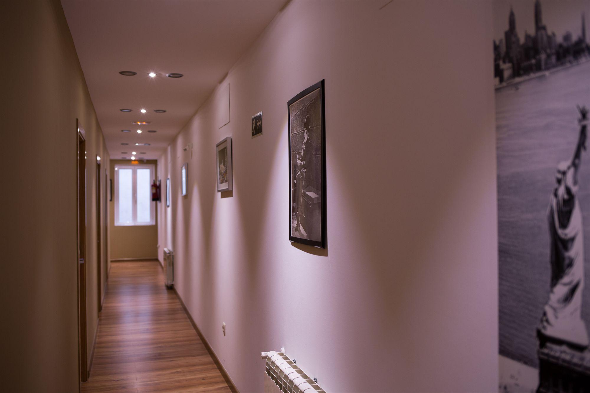 Hostal Art Madrid Exterior photo