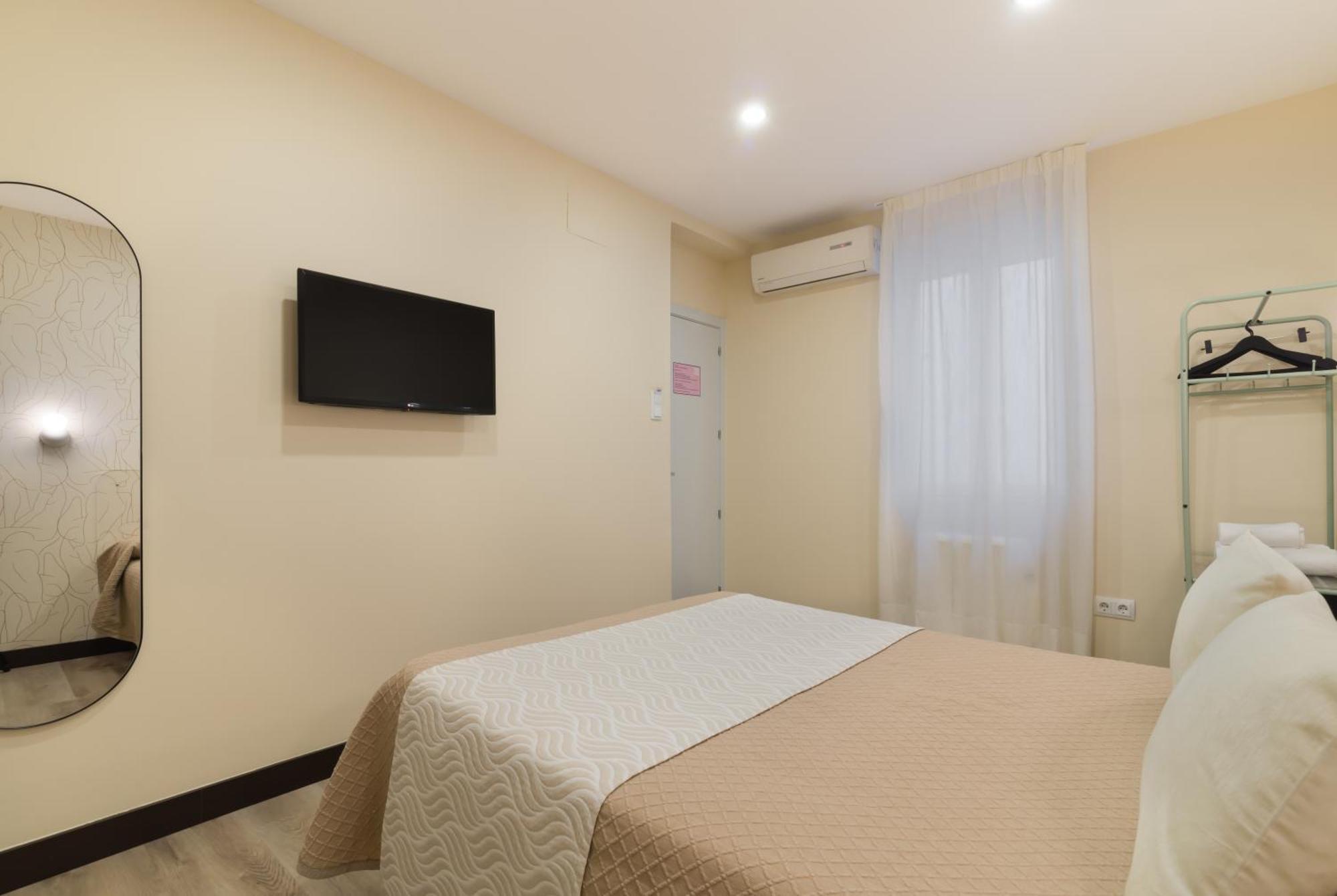 Hostal Art Madrid Exterior photo