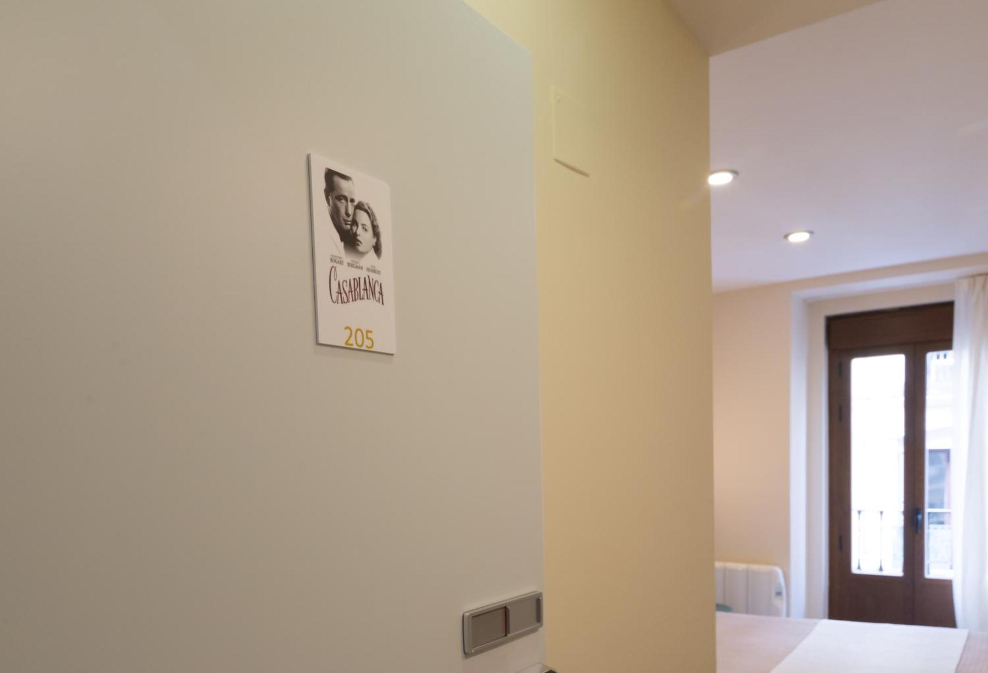 Hostal Art Madrid Exterior photo