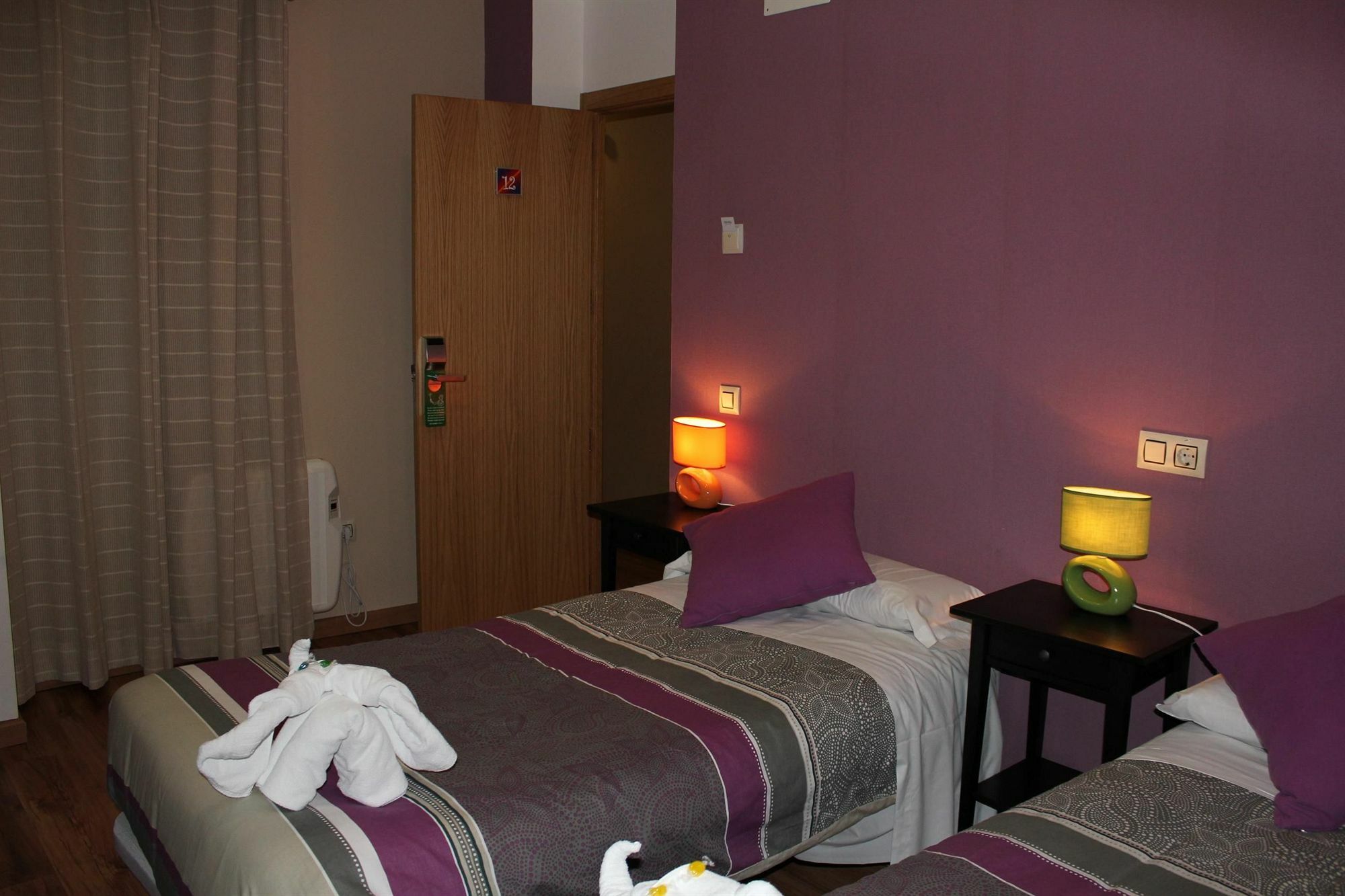 Hostal Art Madrid Exterior photo